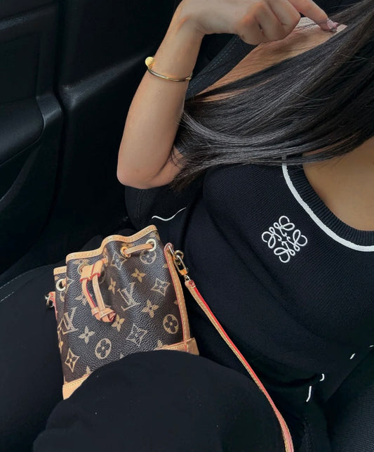 TOP LOEWE NOIR AVEC BORDURES BLANCHES